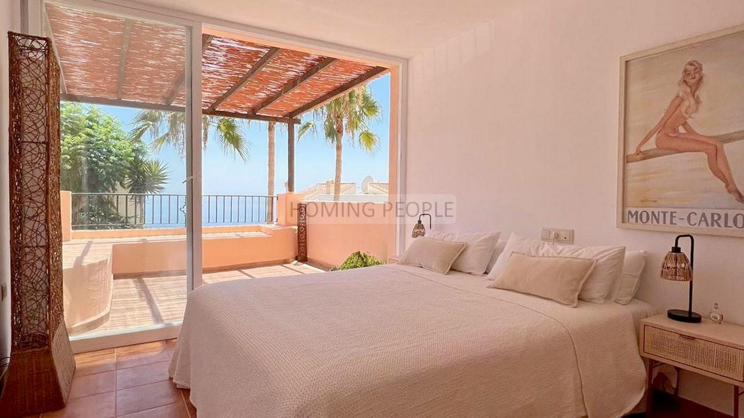 Spacious, freshly decorated home with all fittings and a guest room