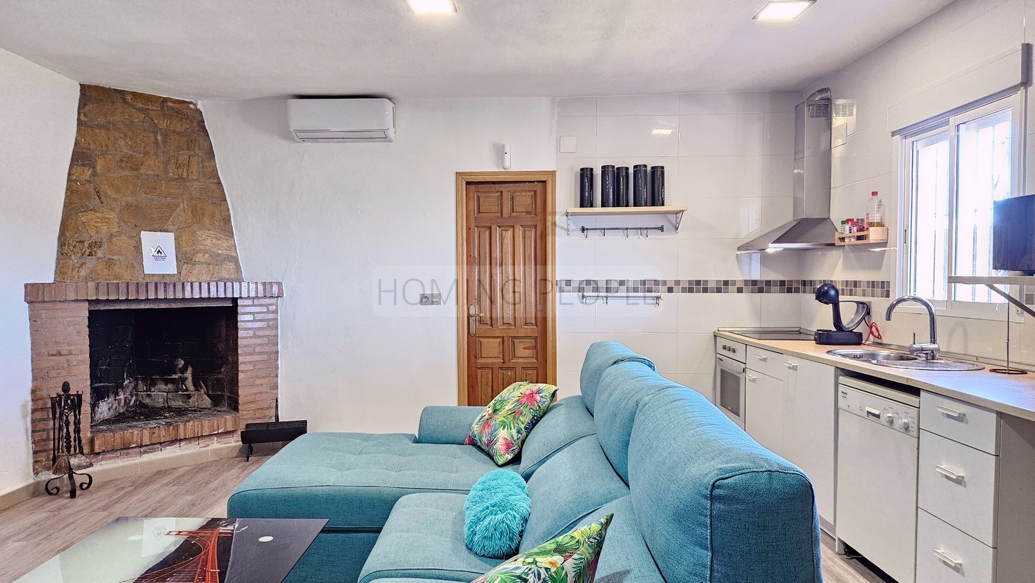 Cortijo with pool and sea views in picturesque and secluded mountain area