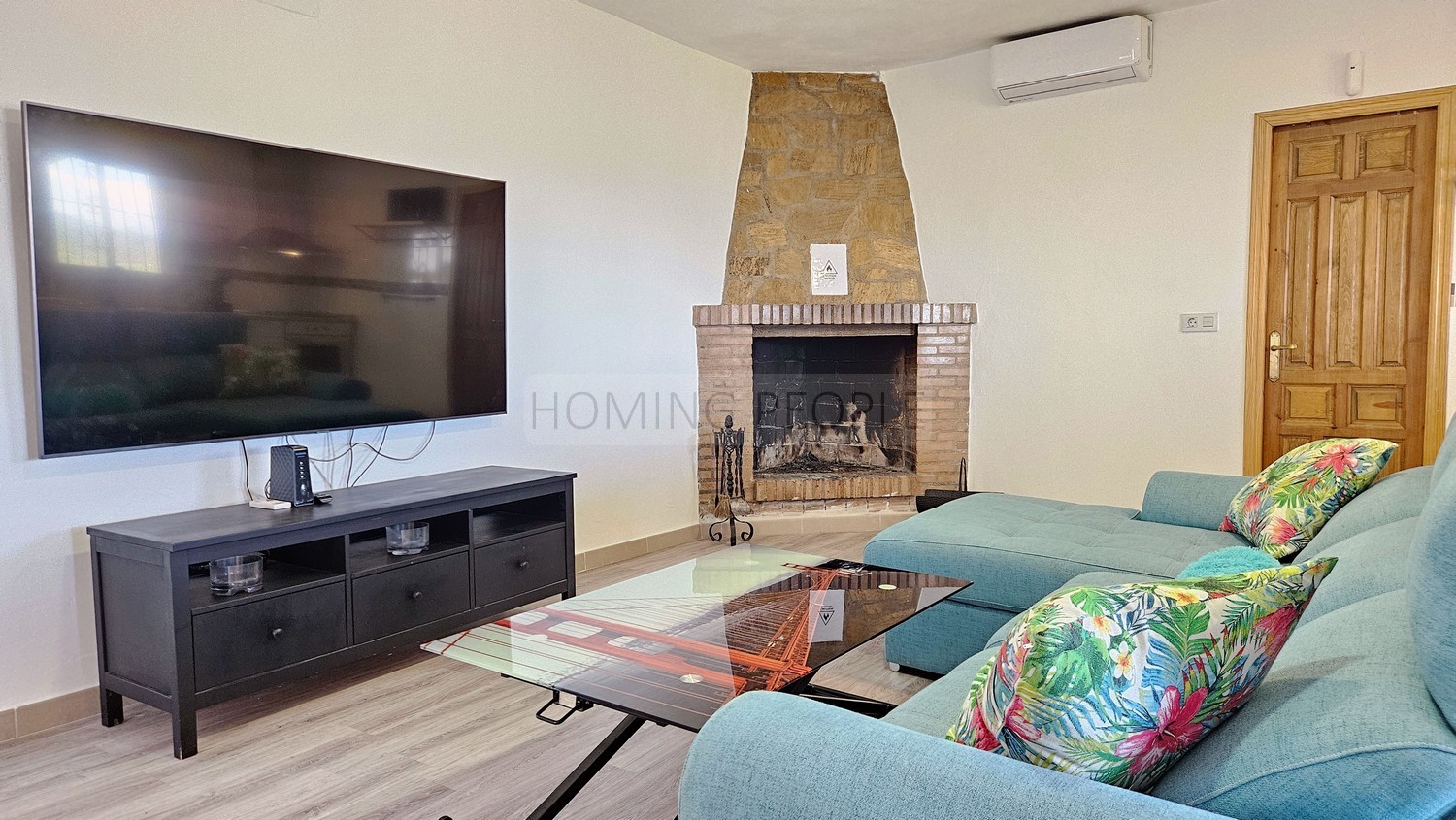 Cortijo with pool and sea views in picturesque and secluded mountain area