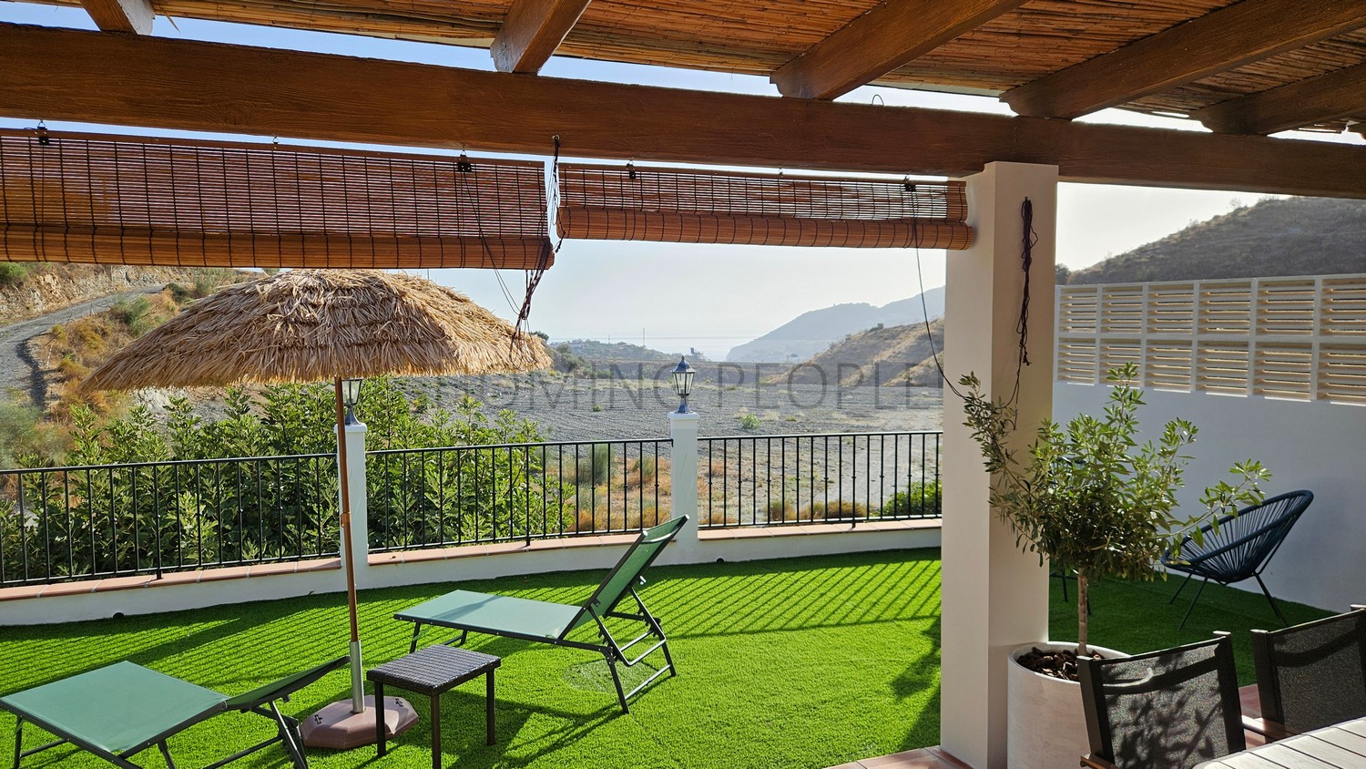 Full-of-charm, newly renovated country house in an area close to the village and the beach