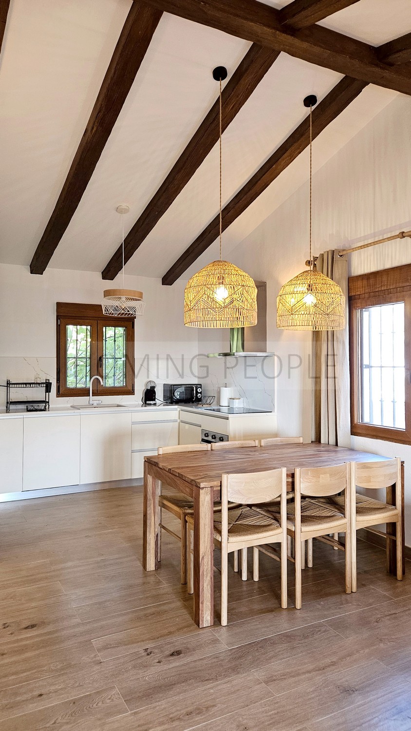 Full-of-charm, newly renovated country house in an area close to the village and the beach