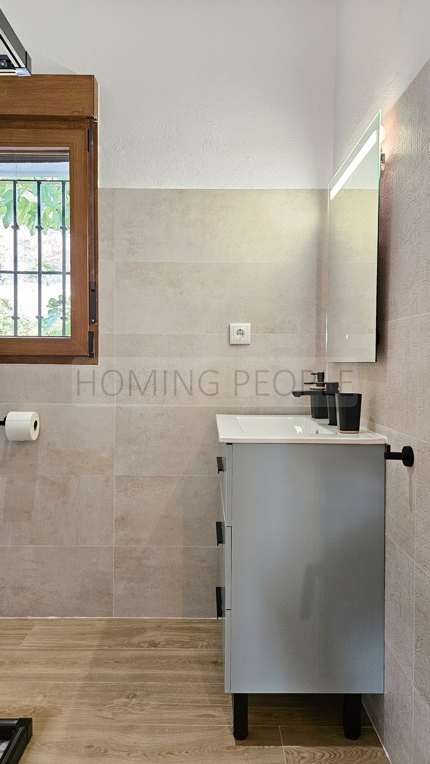Full-of-charm, newly renovated country house in an area close to the village and the beach
