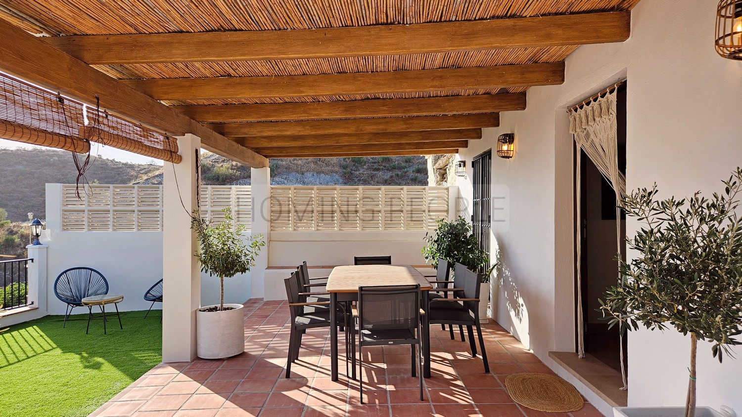Full-of-charm, newly renovated country house in an area close to the village and the beach