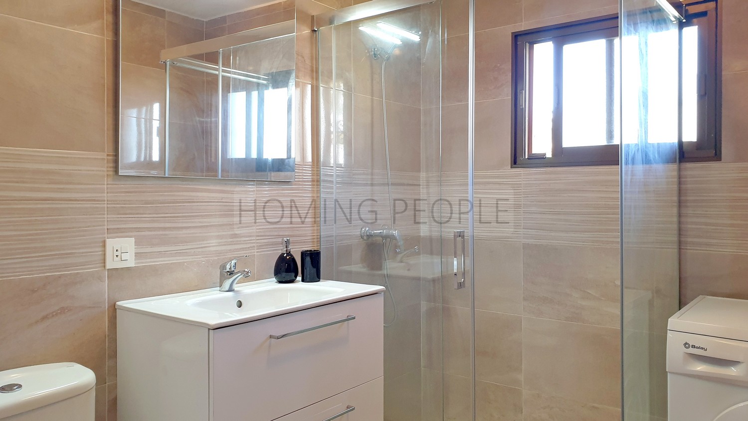 Chalet con piscina y apartamento de invitados, vistas al mar y cerca del centro