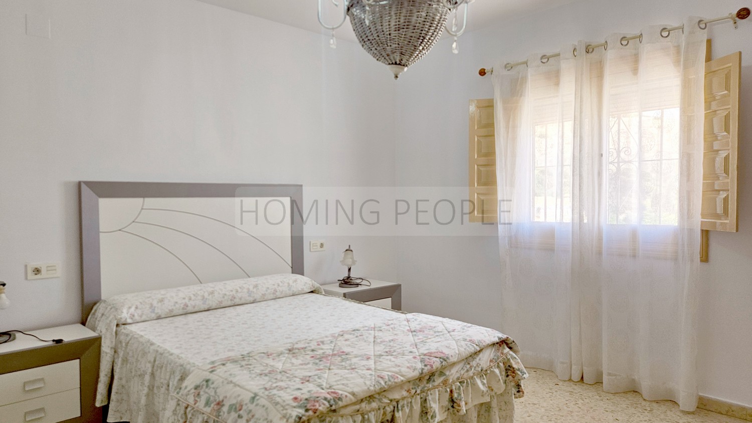 Chalet con piscina y apartamento de invitados, vistas al mar y cerca del centro