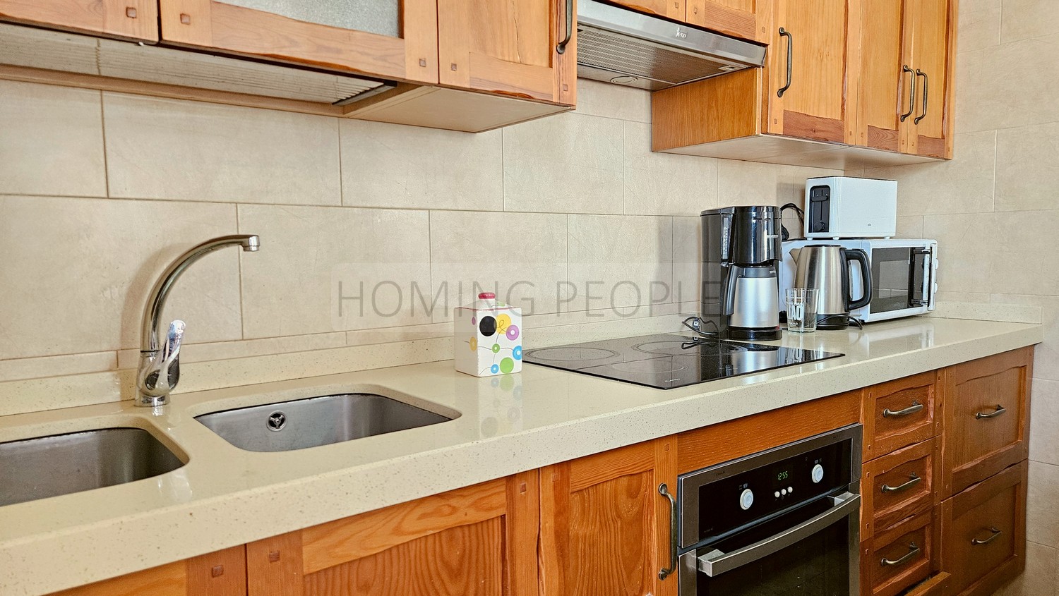 Chalet con piscina y apartamento de invitados, vistas al mar y cerca del centro