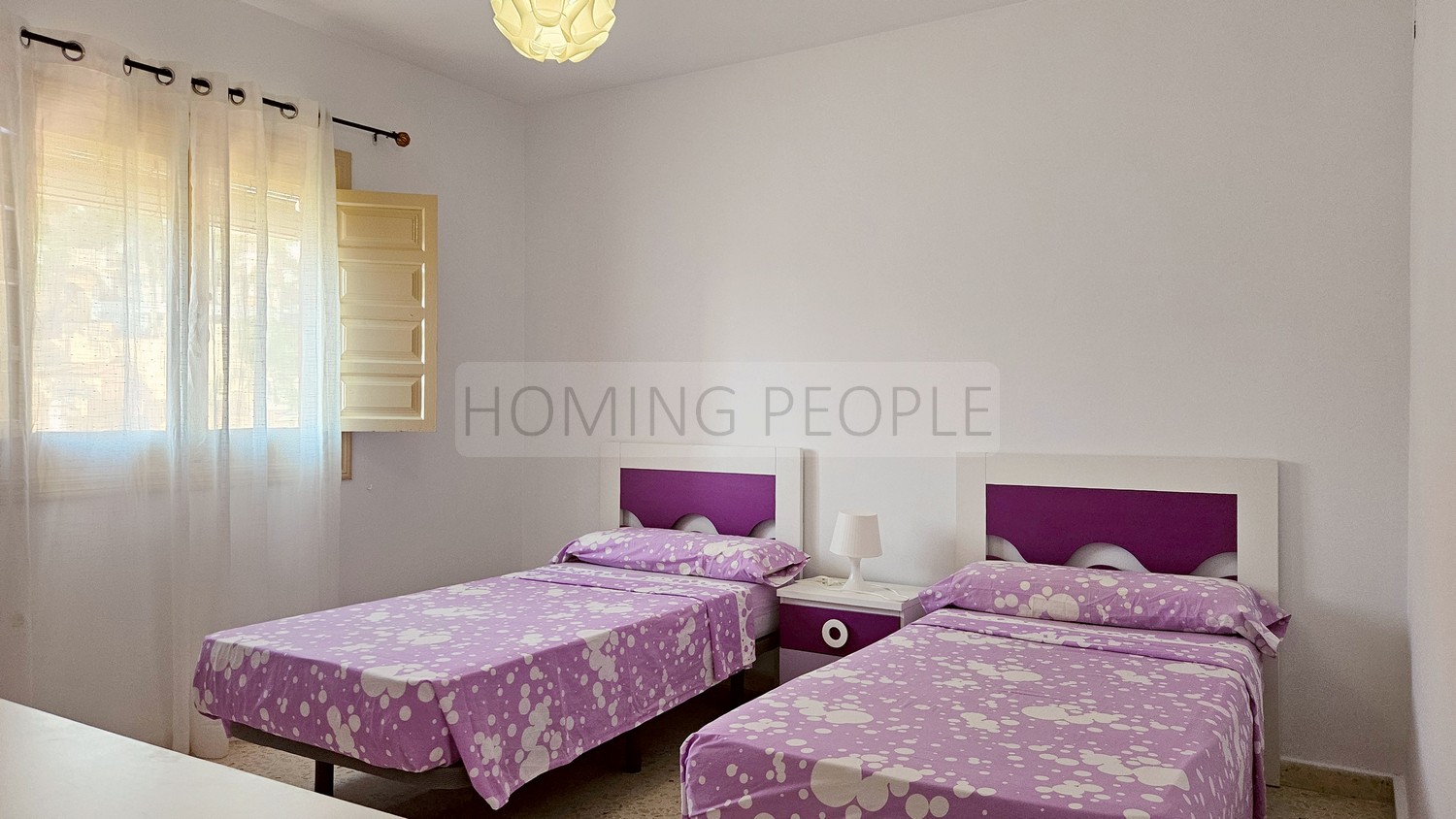 Chalet con piscina y apartamento de invitados, vistas al mar y cerca del centro