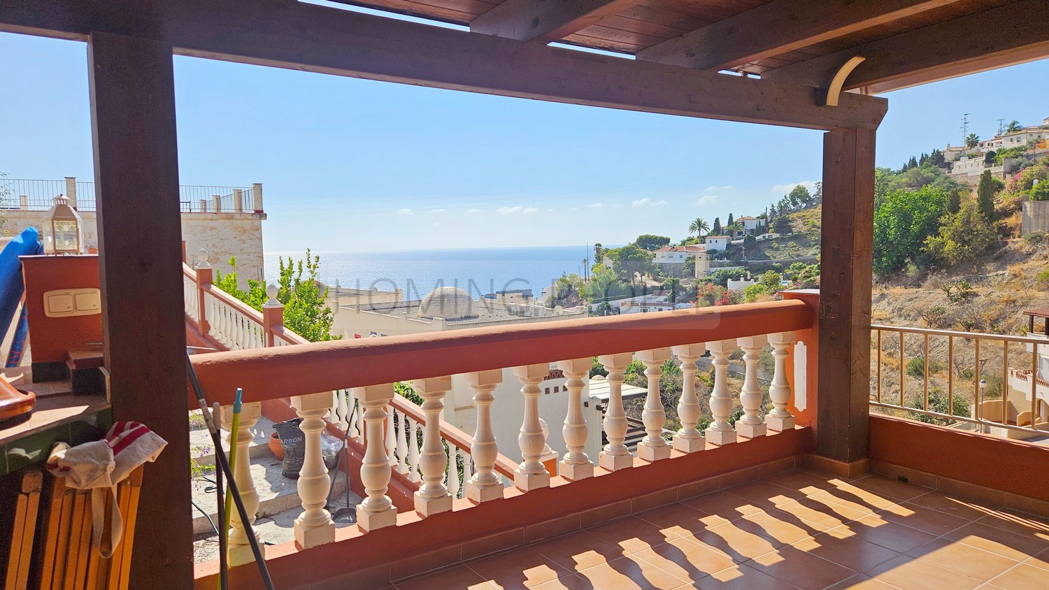 Chalet con piscina y apartamento de invitados, vistas al mar y cerca del centro