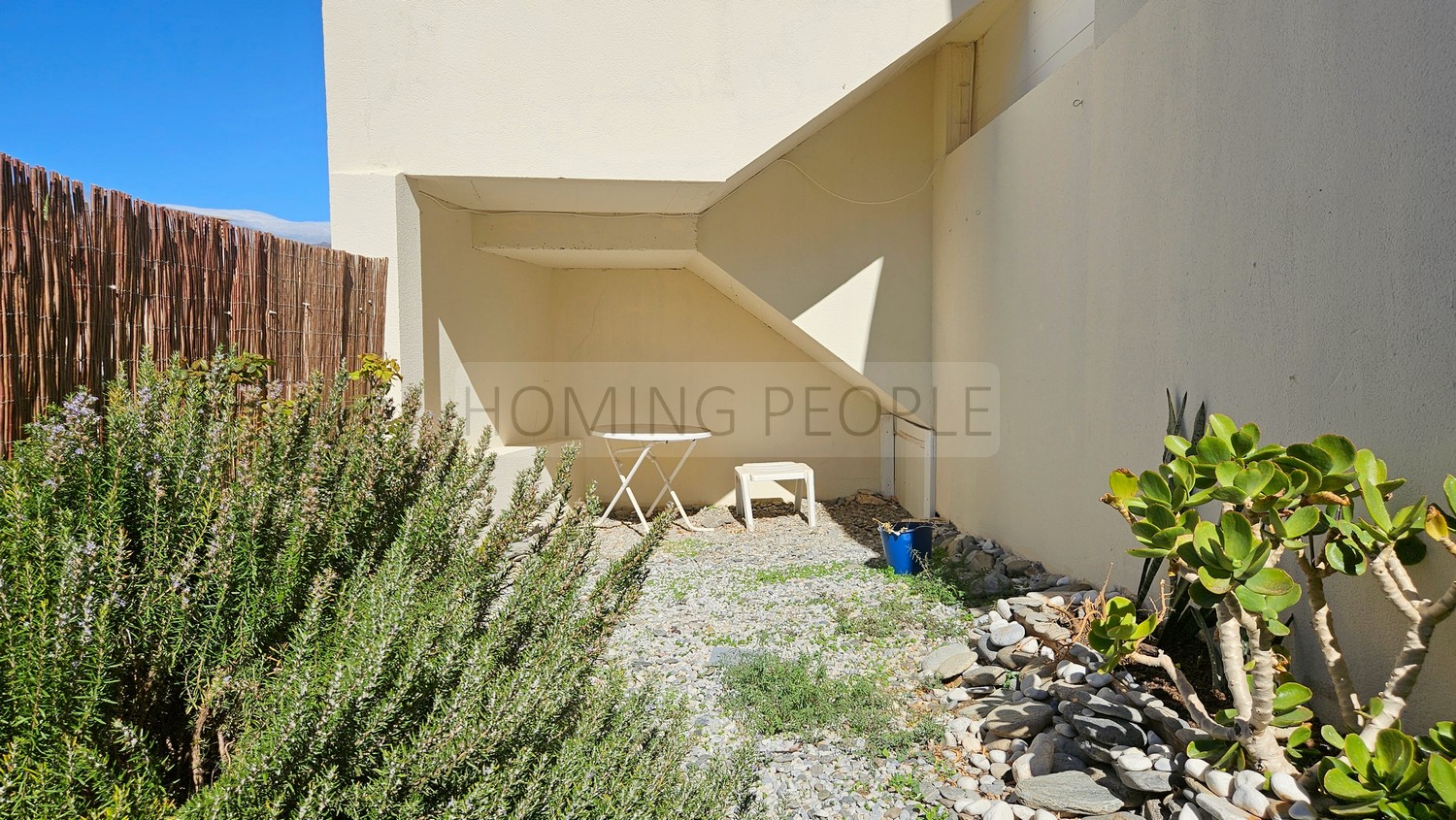 Spacieuse maison de ville avec terrasse, vues et grand garage privé