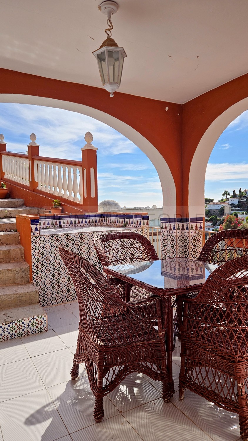 Chalet con apartamento de invitados: Piscina, vistas al mar y cerca del centro