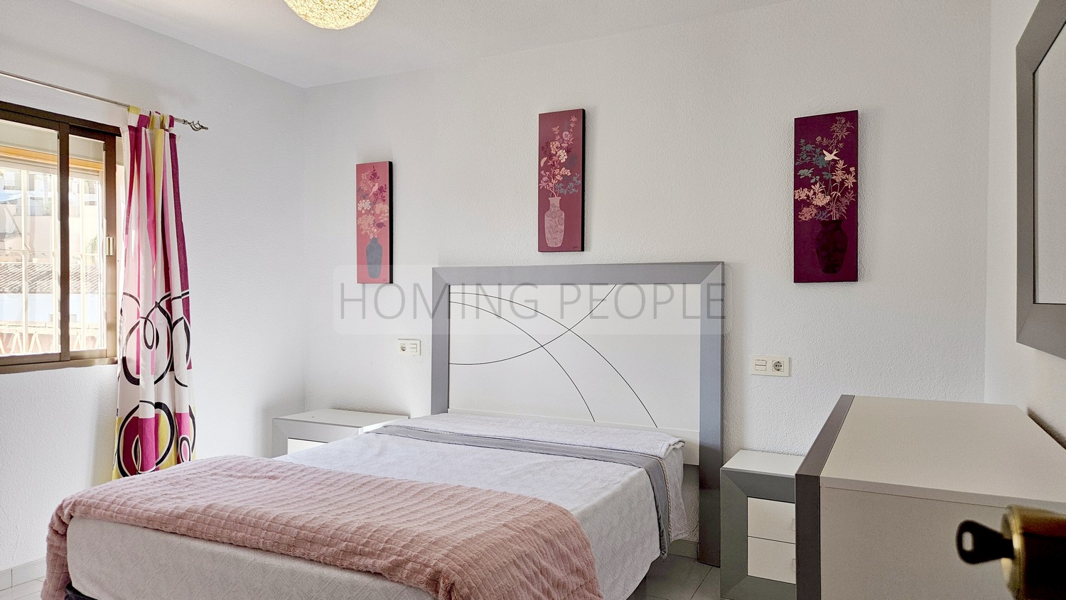 Chalet con apartamento de invitados: Piscina, vistas al mar y cerca del centro