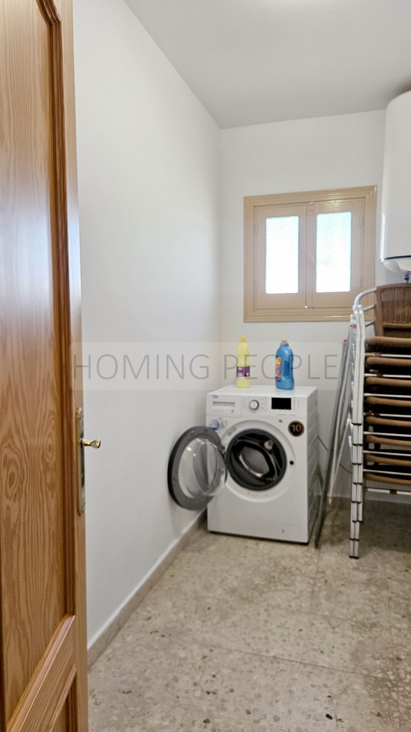 Chalet con apartamento de invitados: Piscina, vistas al mar y cerca del centro