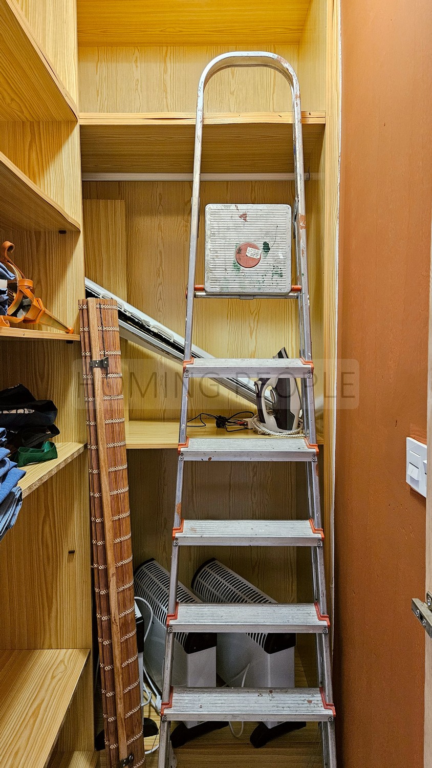 Chalet con apartamento de invitados: Piscina, vistas al mar y cerca del centro