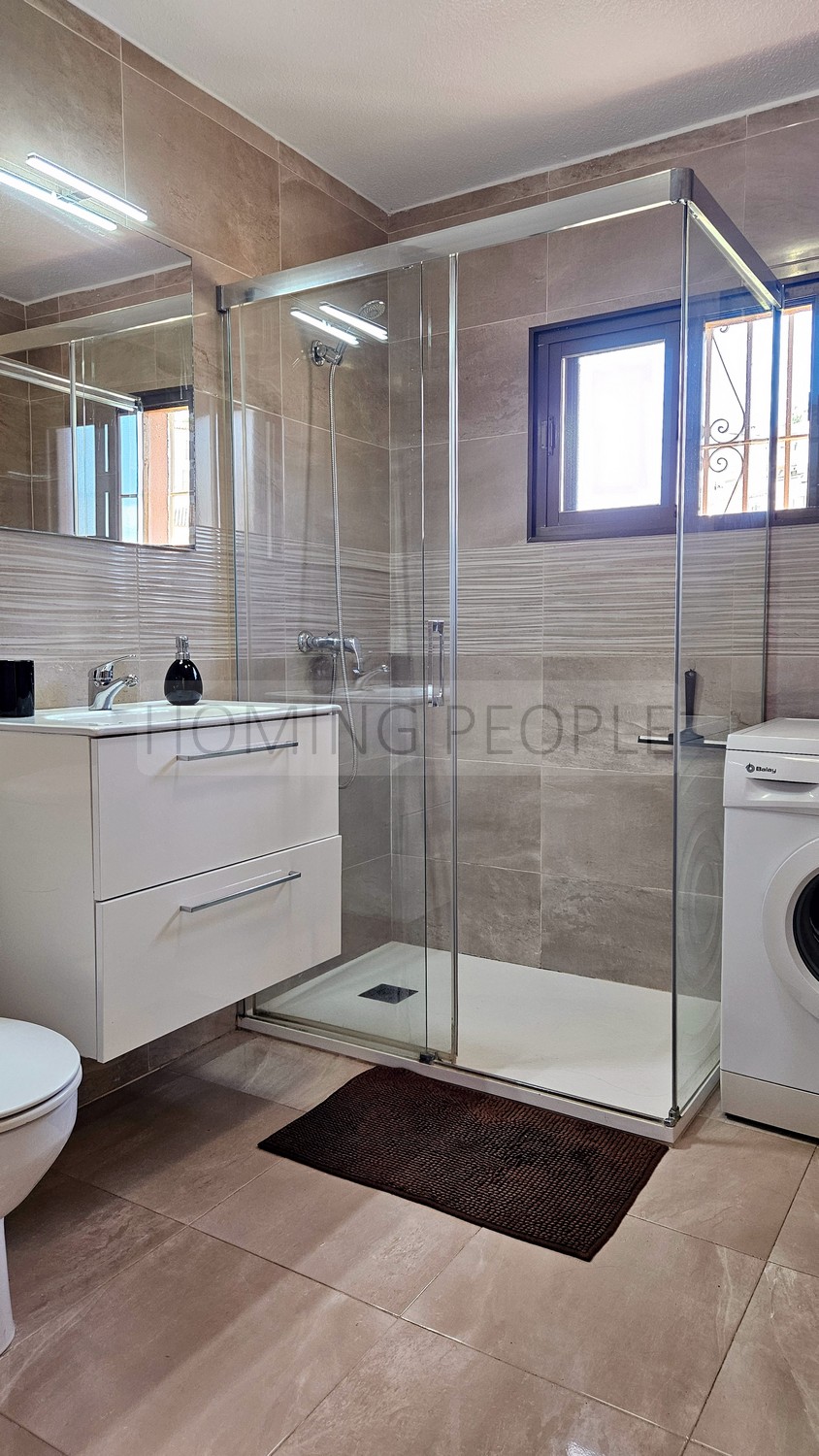 Chalet con apartamento de invitados: Piscina, vistas al mar y cerca del centro