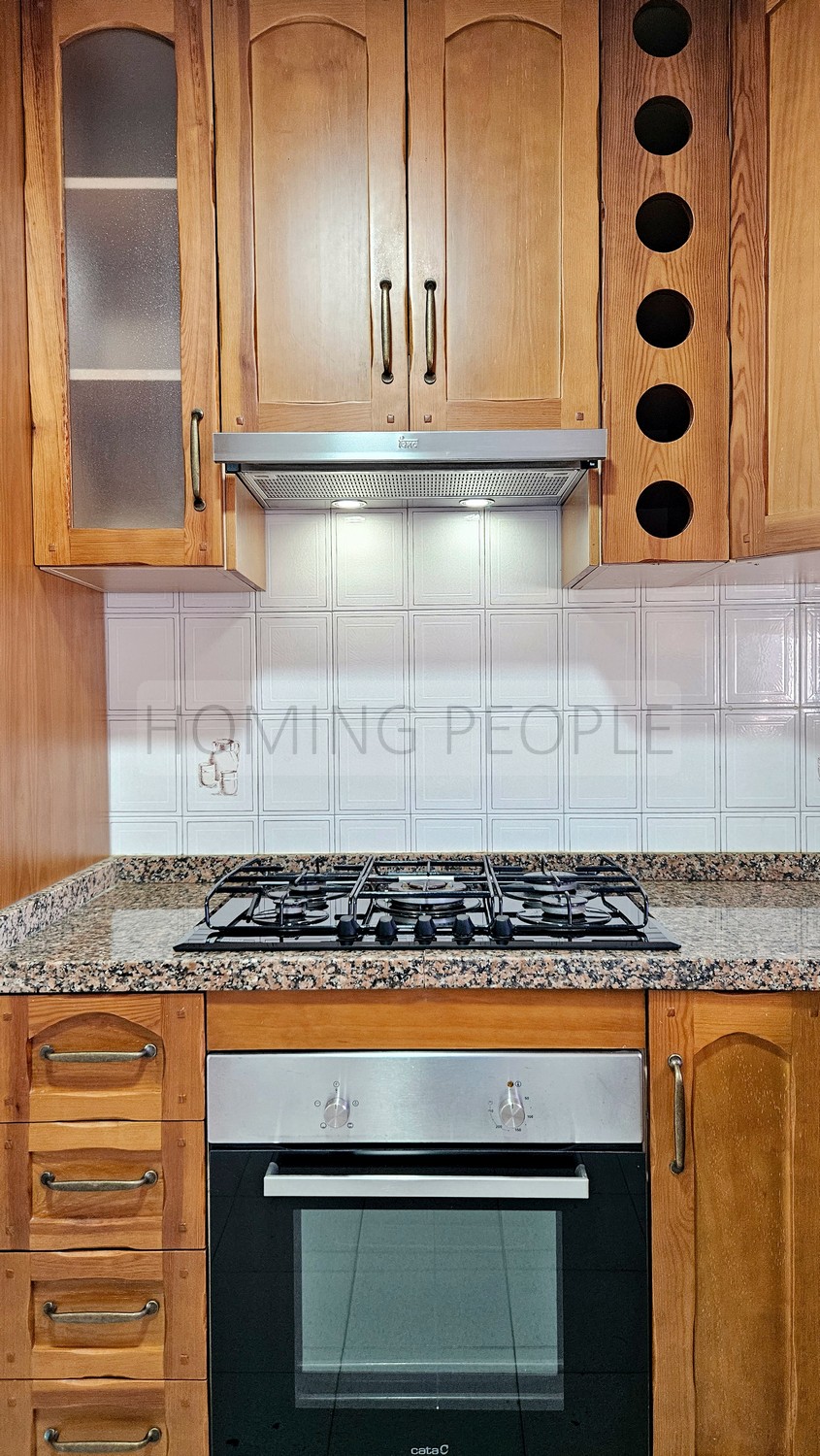 Chalet con apartamento de invitados: Piscina, vistas al mar y cerca del centro