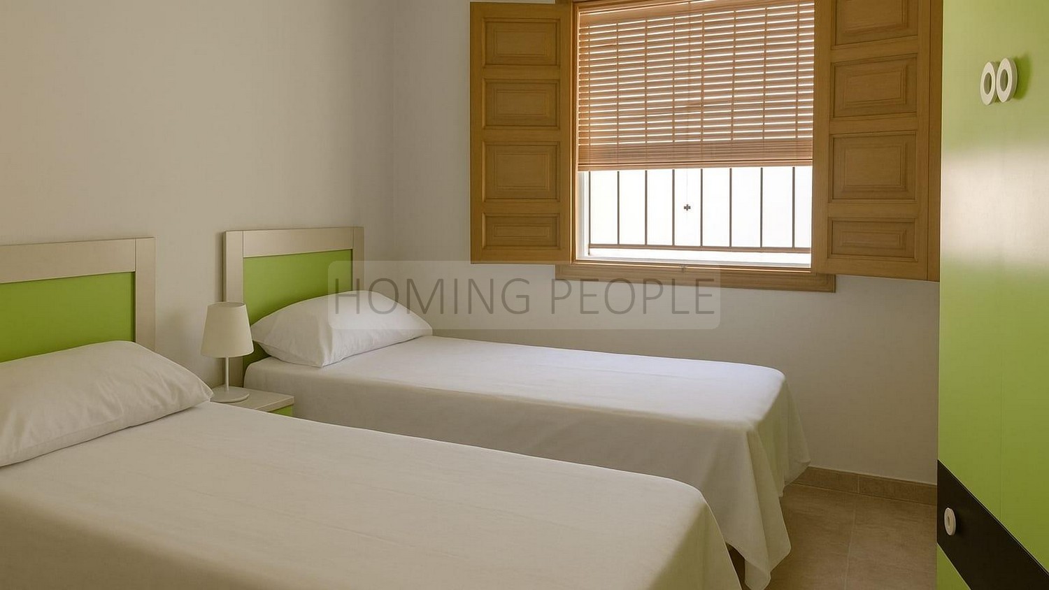 Chalet con apartamento de invitados: Piscina, vistas al mar y cerca del centro