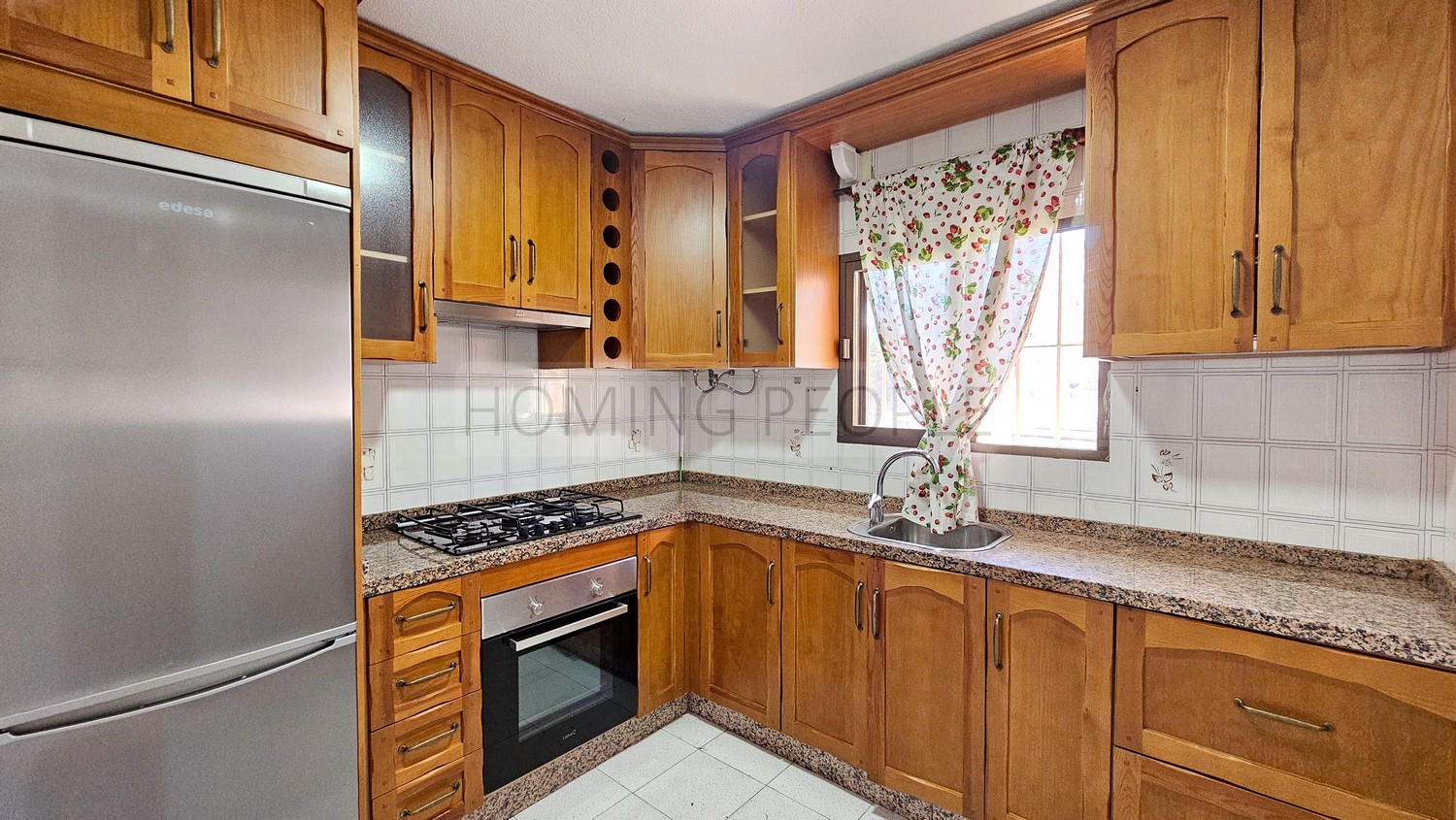 Chalet con apartamento de invitados: Piscina, vistas al mar y cerca del centro