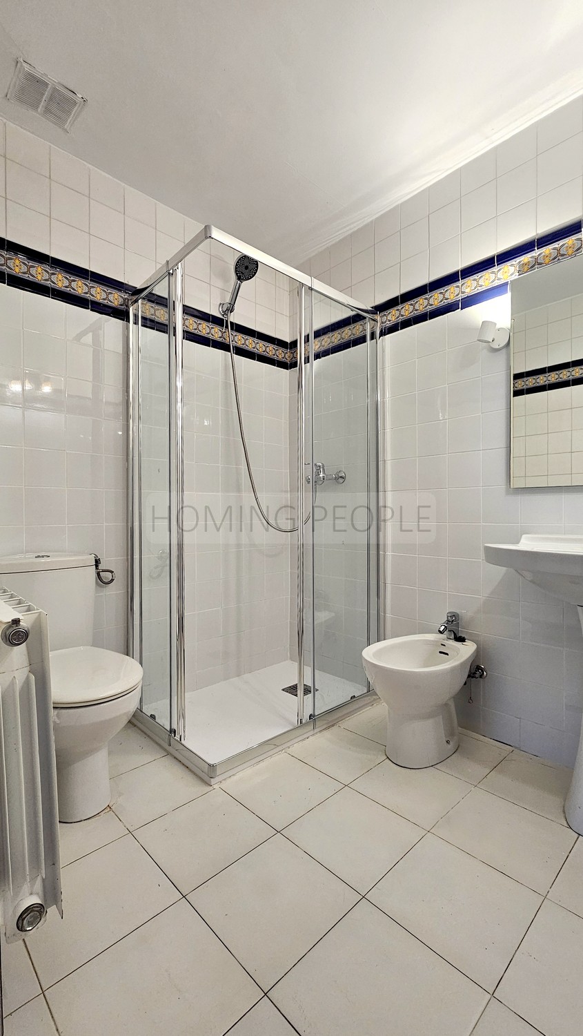 A genuine property: Charming, andalucian house with great garden and pool... yet walking distance to town !