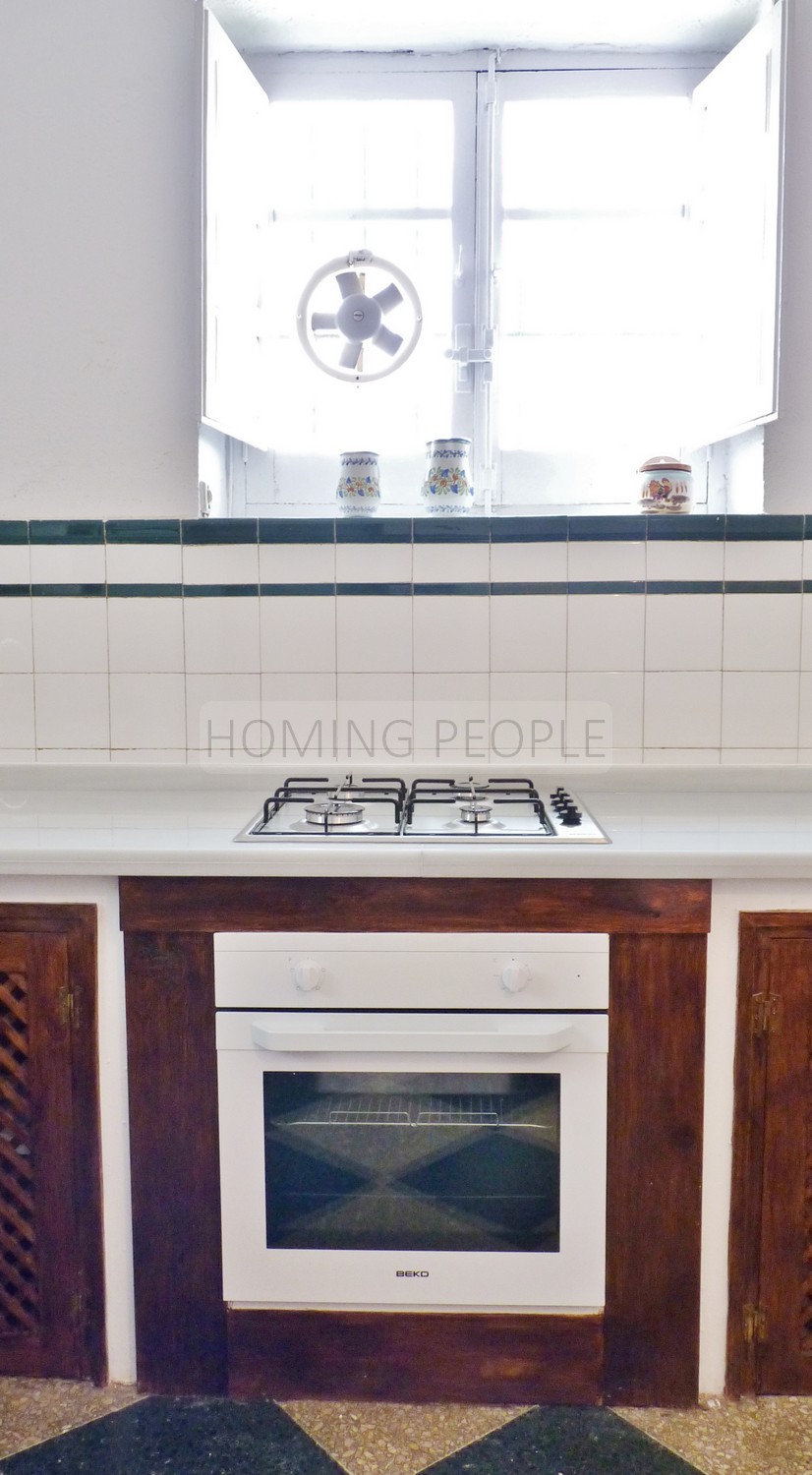 A genuine property: Charming, andalucian house with great garden and pool... yet walking distance to town !