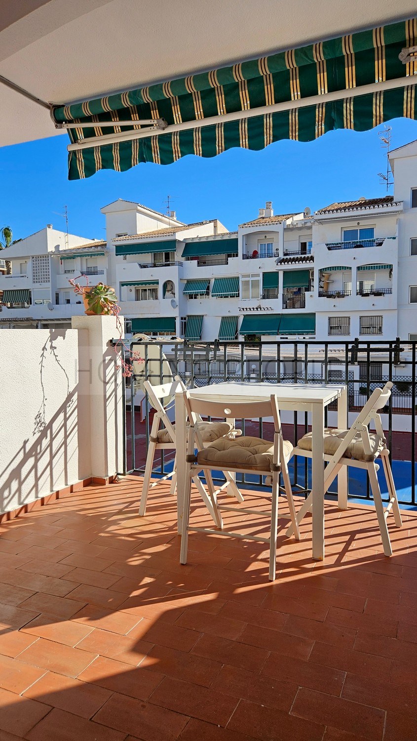 Central flat: Opposite the municipal market, with terrace and communal swimming pool