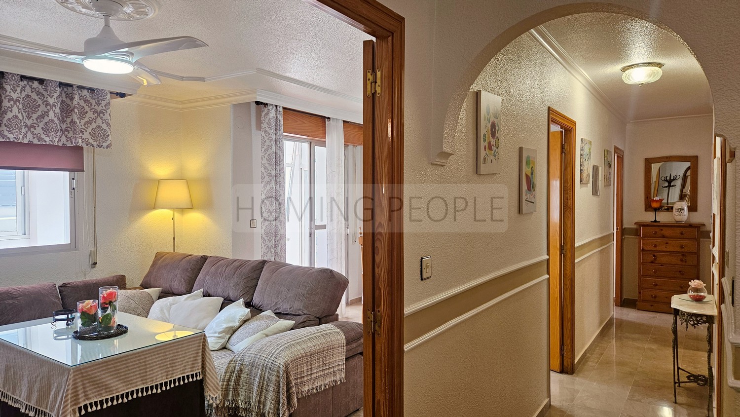 Central flat: Opposite the municipal market, with terrace and communal swimming pool