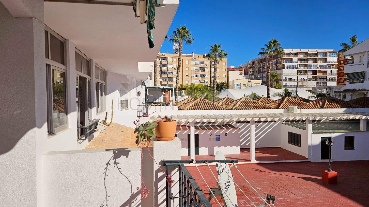 Central flat: Opposite the municipal market, with terrace and communal swimming pool