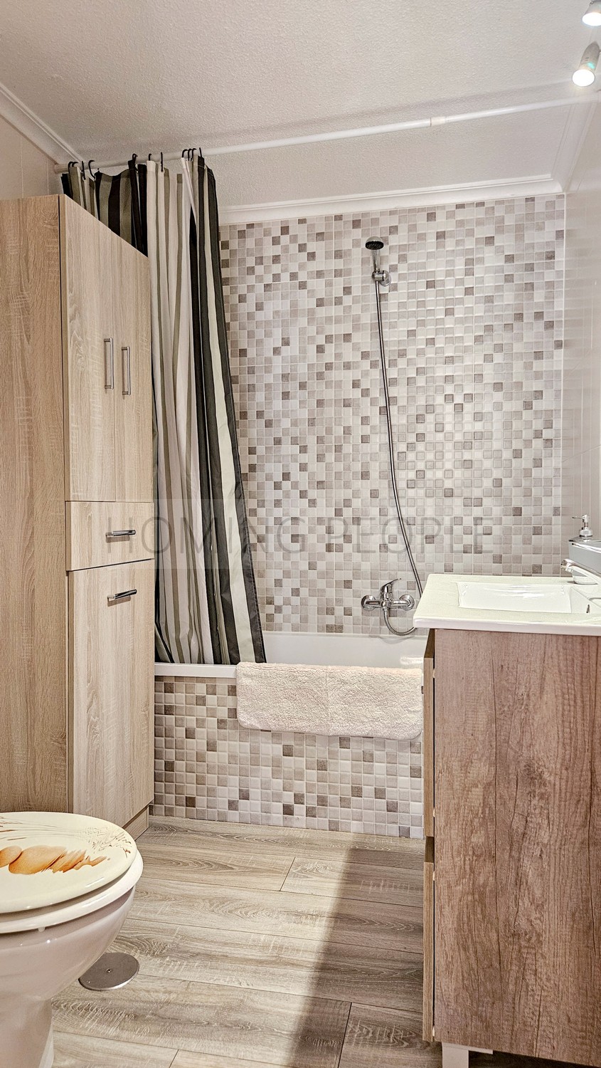 Central flat: Opposite the municipal market, with terrace and communal swimming pool