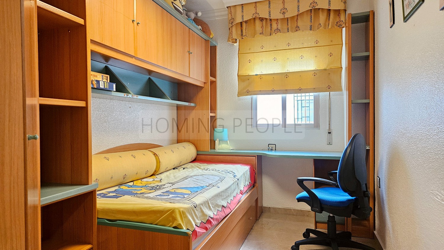 Central flat: Opposite the municipal market, with terrace and communal swimming pool