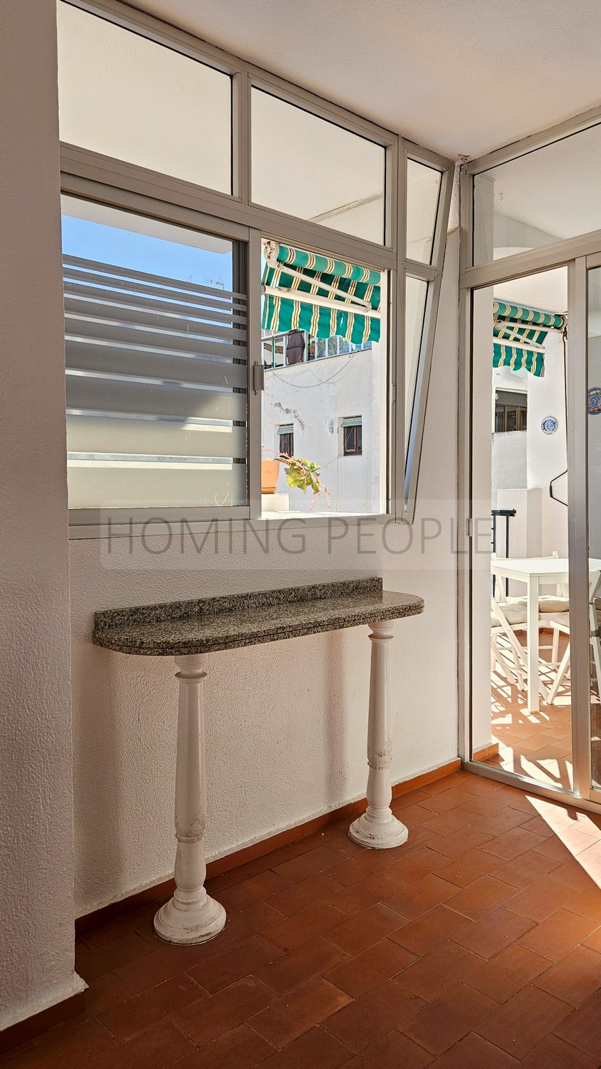 Central flat: Opposite the municipal market, with terrace and communal swimming pool