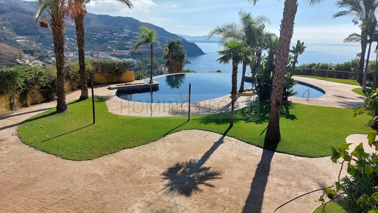 Duplex with large terrace and communal swimming pools