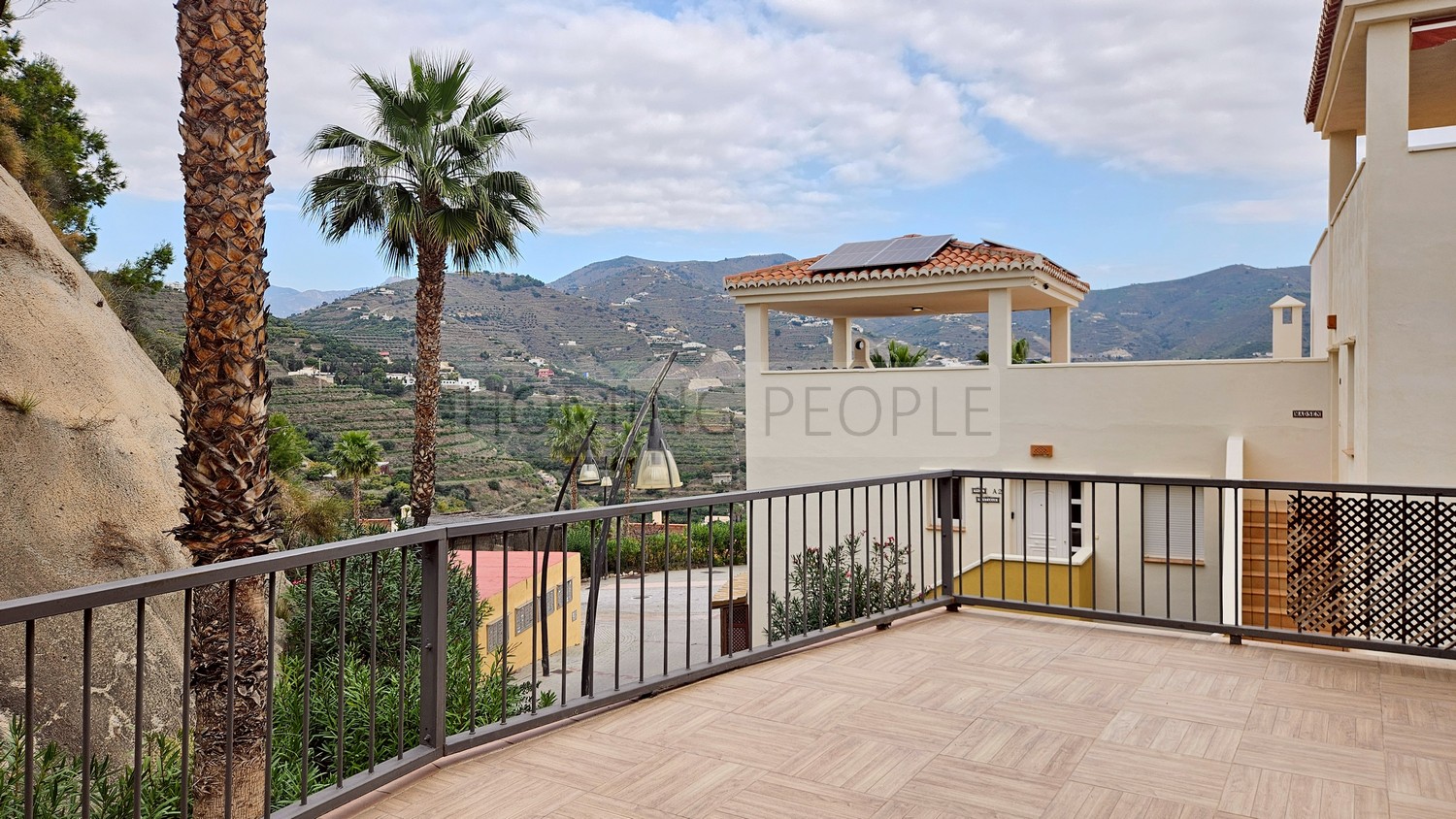 Duplex with large terrace and communal swimming pools