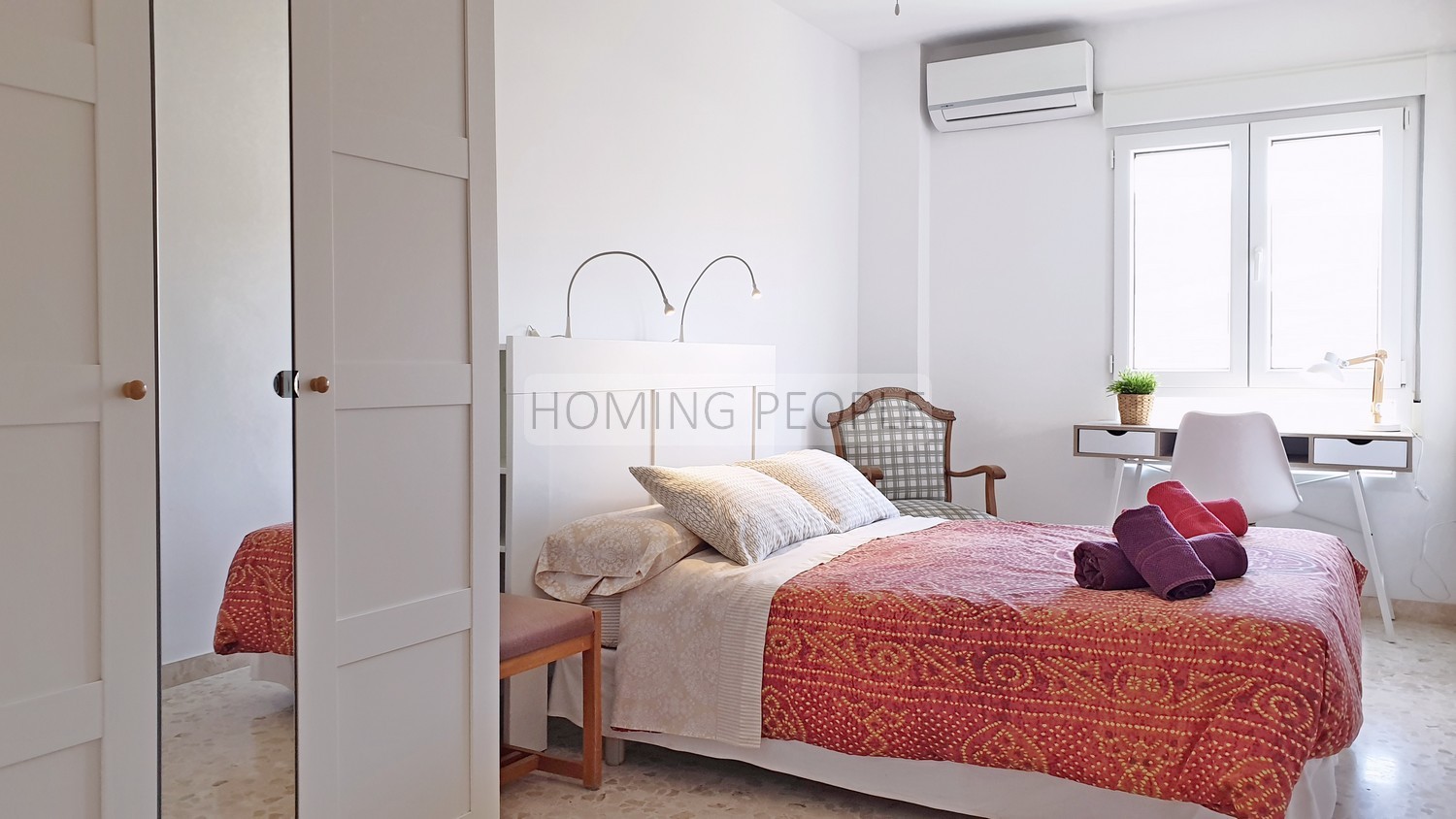 Luminoso ático en primerísima línea de playa con terraza y opción de parking