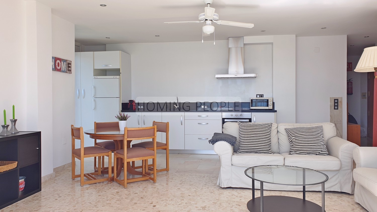 Luminoso ático en primerísima línea de playa con terraza y opción de parking