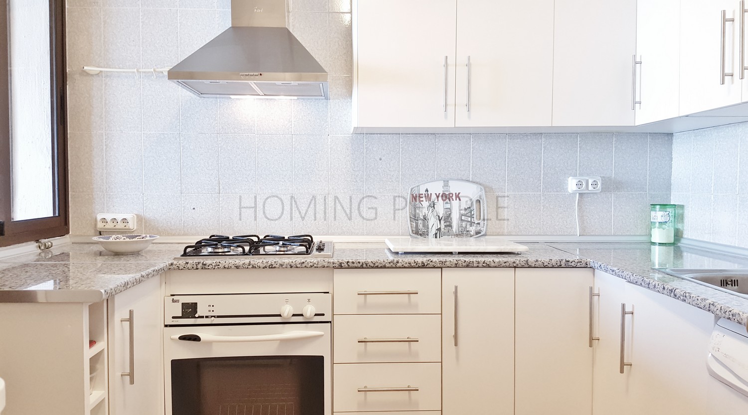 Appartement de type maison avec petit jardin et vue magnifique sur la mer