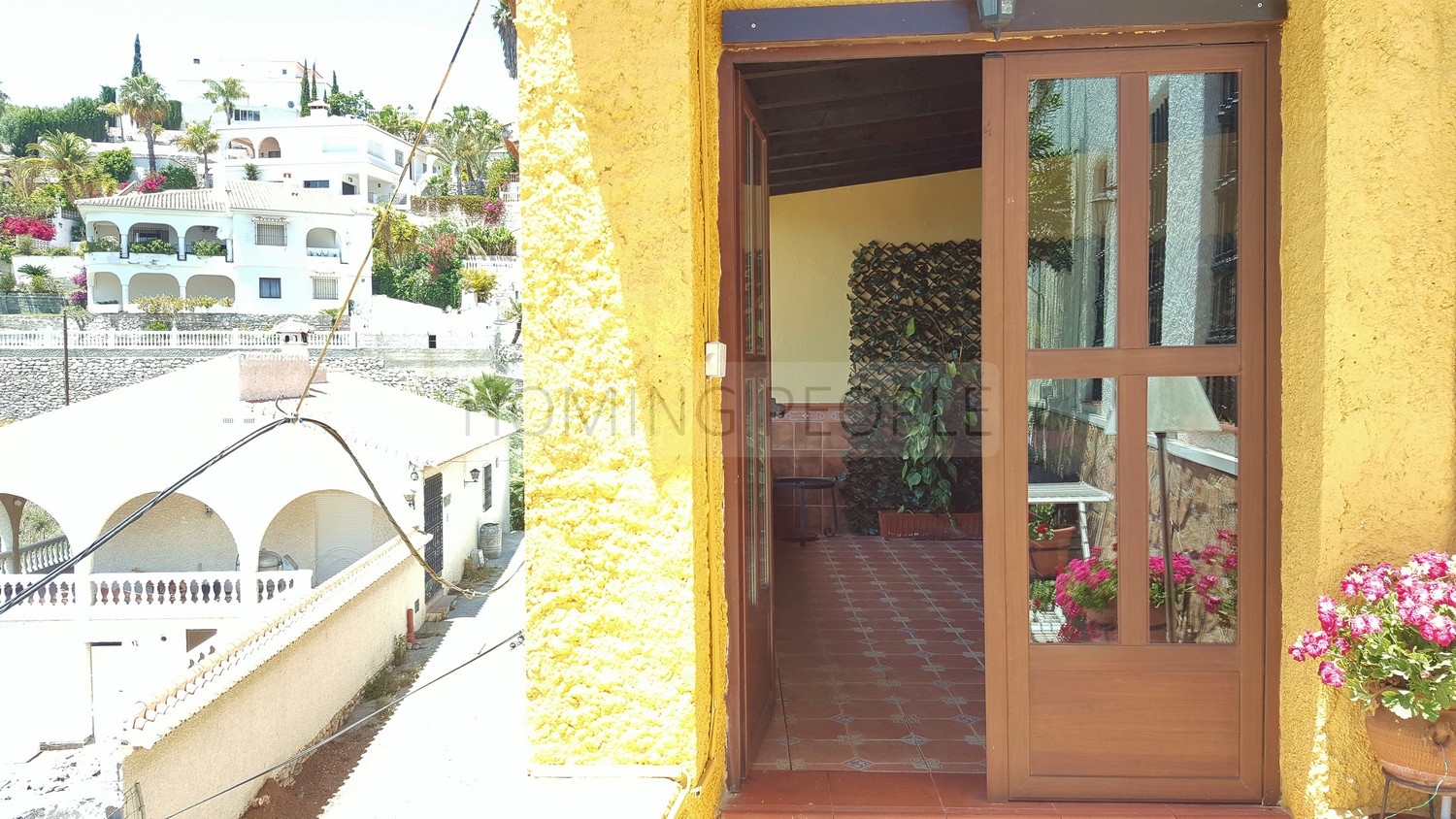 Appartement de type maison avec petit jardin et vue magnifique sur la mer
