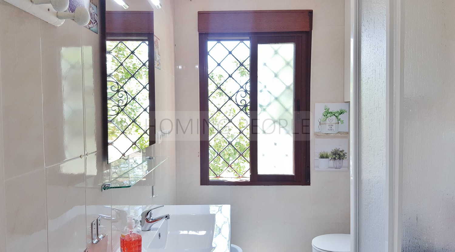 Appartement de type maison avec petit jardin et vue magnifique sur la mer