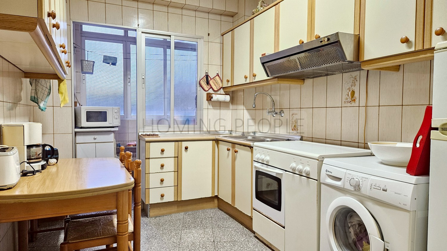 Piso a reformar en zona céntrica y tranquila con servicios