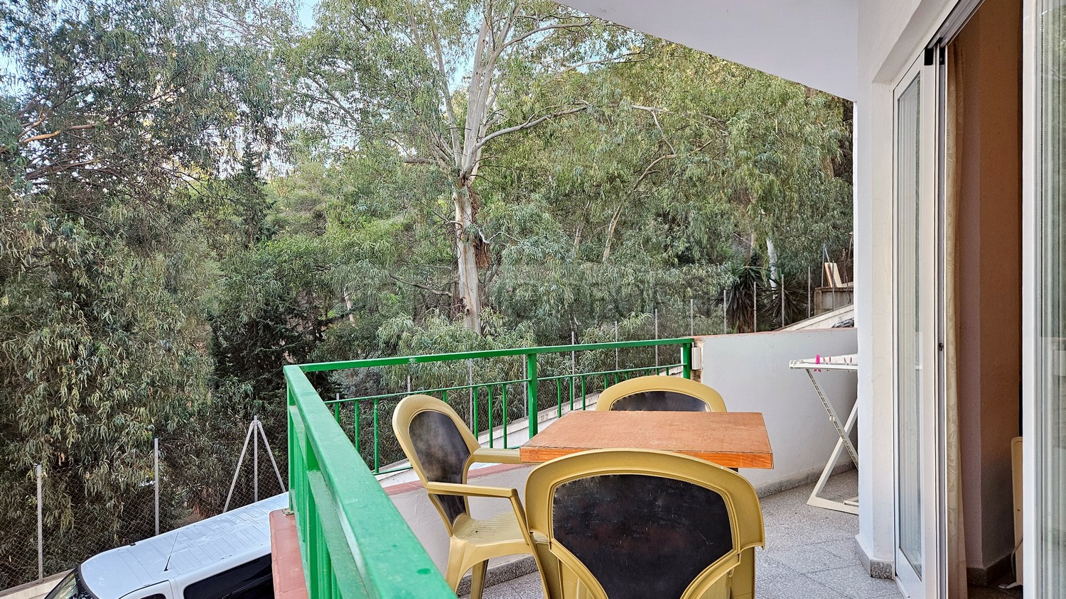 Piso a reformar en zona céntrica y tranquila con servicios