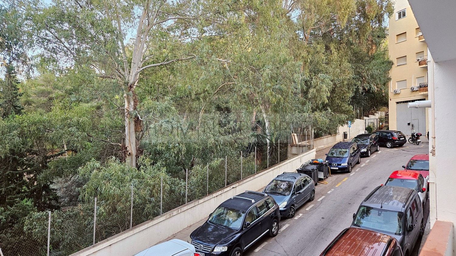 Piso a reformar en zona céntrica y tranquila con servicios