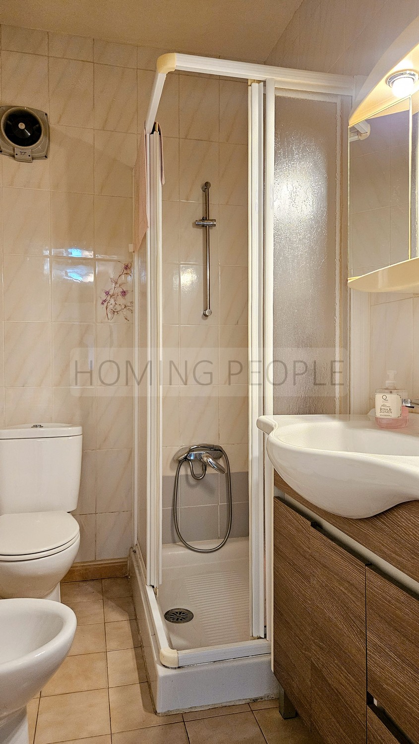 Piso a reformar en zona céntrica y tranquila con servicios