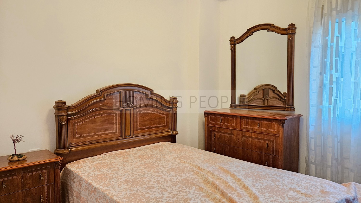 Piso a reformar en zona céntrica y tranquila con servicios