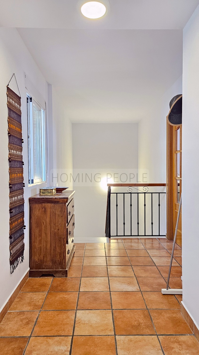 Magnifique maison avec vue panoramique sur la baie: Intimité, garage et distance à pied de la plage!