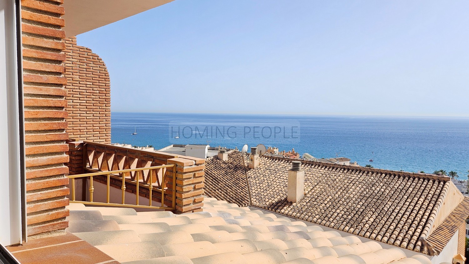 Magnifique maison avec vue panoramique sur la baie: Intimité, garage et distance à pied de la plage!