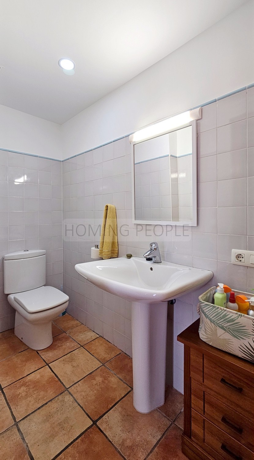 Magnifique maison avec vue panoramique sur la baie: Intimité, garage et distance à pied de la plage!