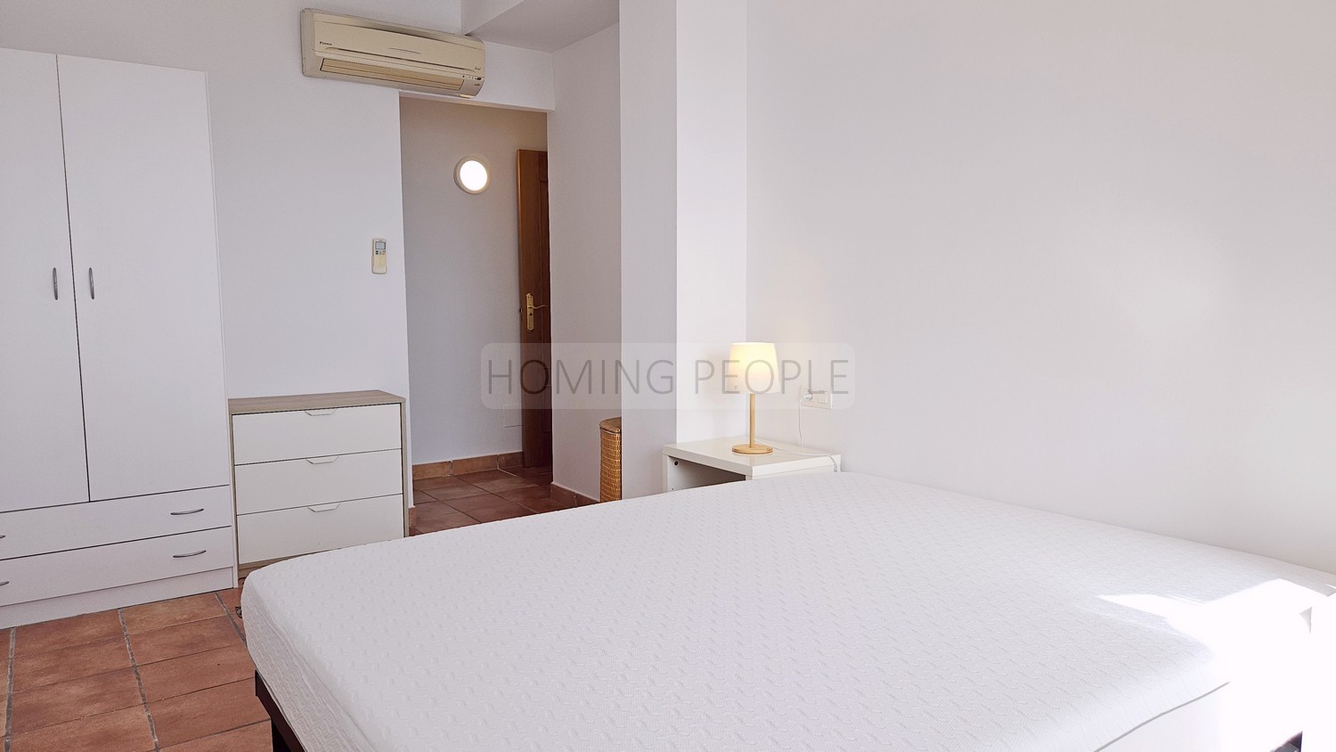 Magnifique maison avec vue panoramique sur la baie: Intimité, garage et distance à pied de la plage!