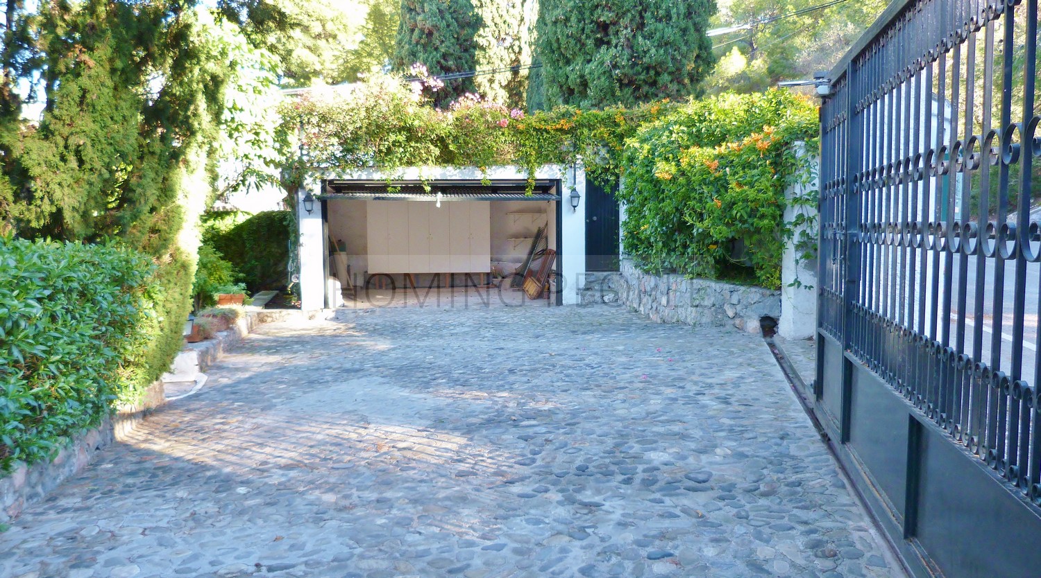 Villa spacieuse, jardins avec beaucoup de charme