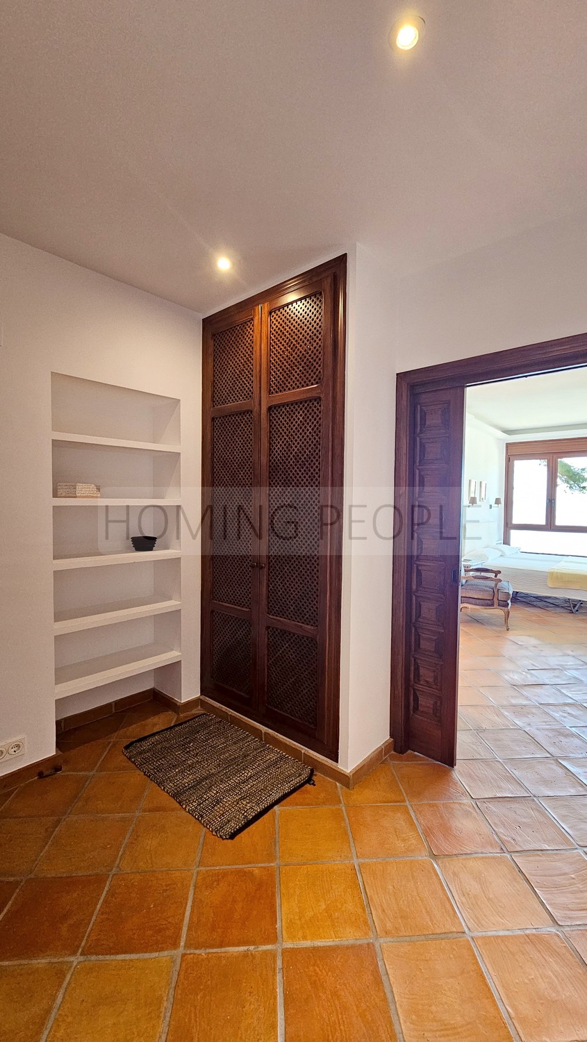 Great, charming villa with mature gardens