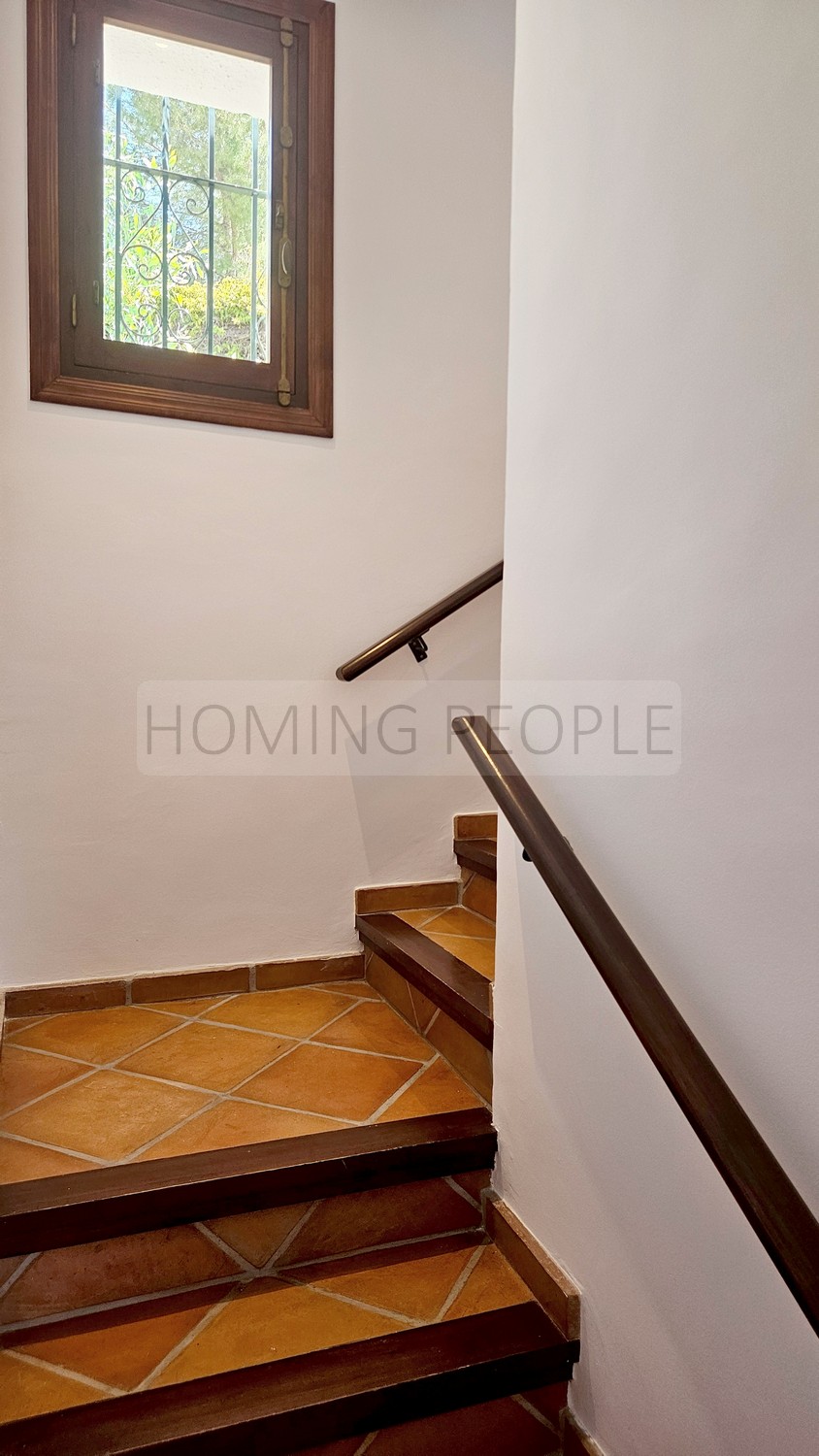 Great, charming villa with mature gardens