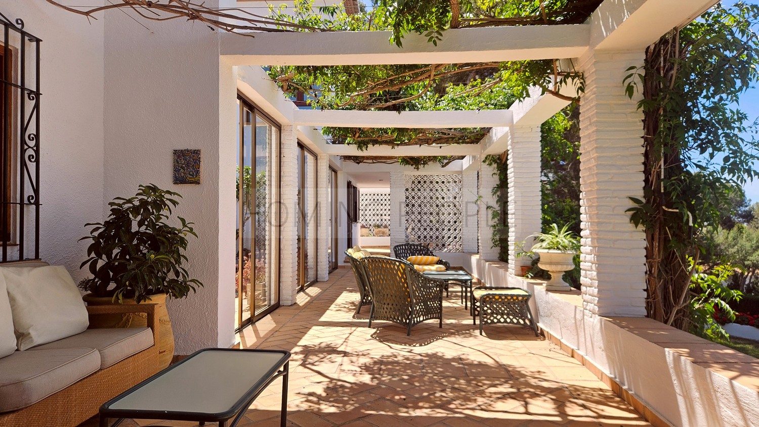 Great, charming villa with mature gardens