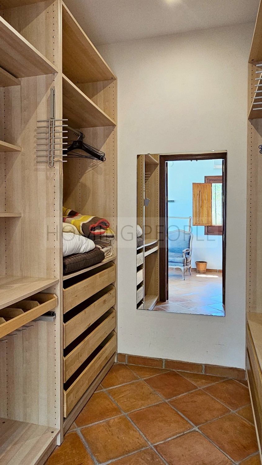 Great, charming villa with mature gardens